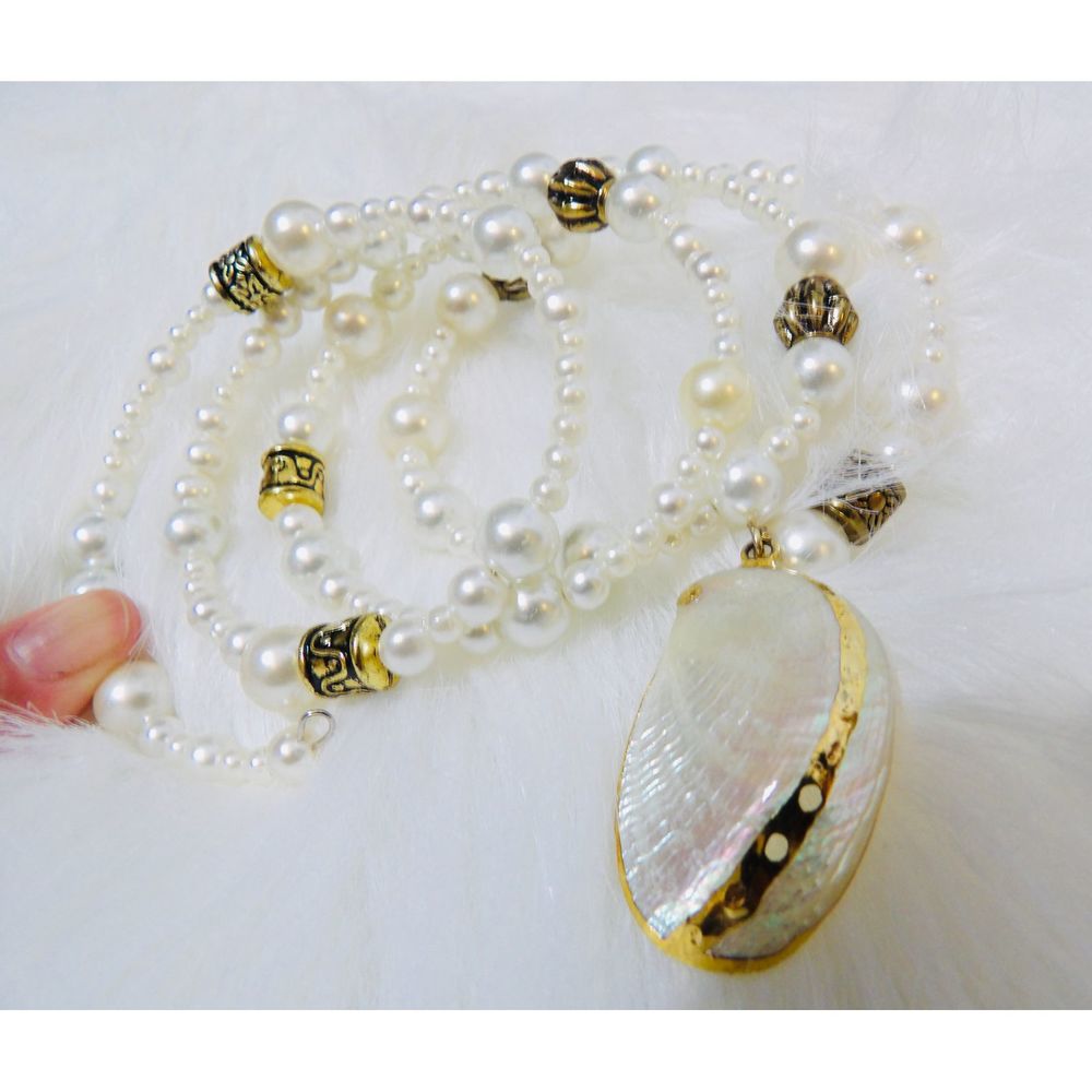 Pearl Bracelet. Memory Wire.